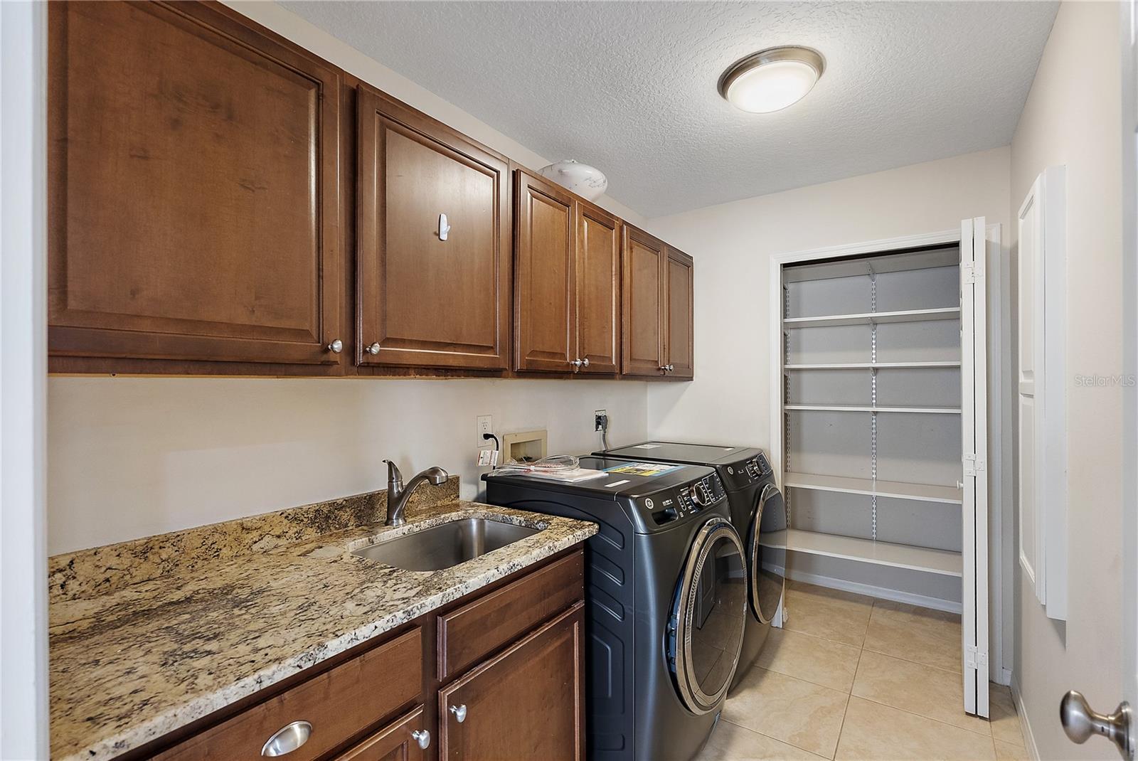 washer/dryer sinkand ironing board, huge closet for all your goodies