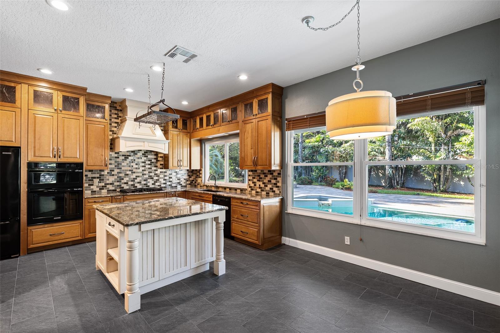 Kitchen Dining Area