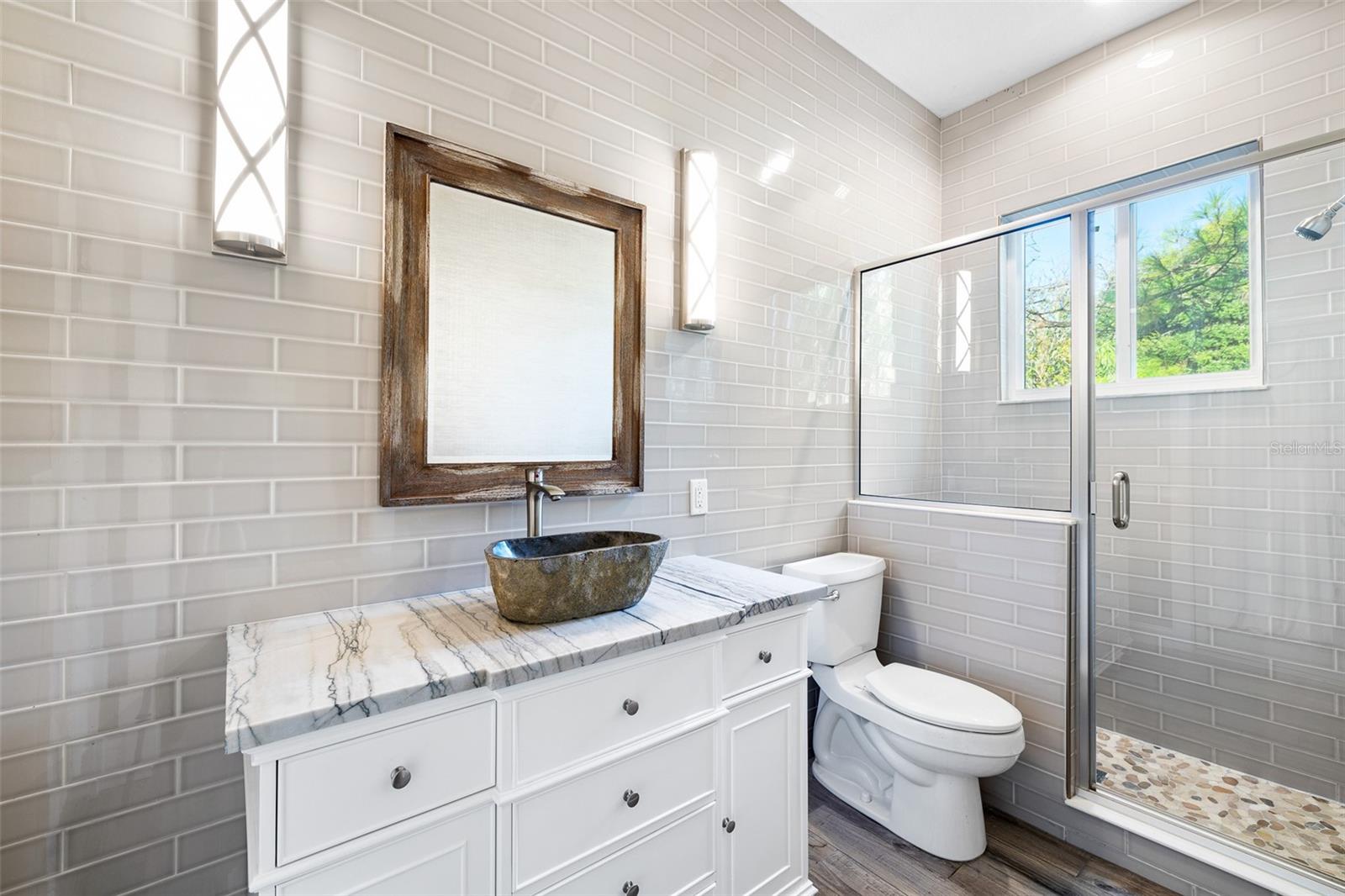 Secondary Ensuite/Pool Bath