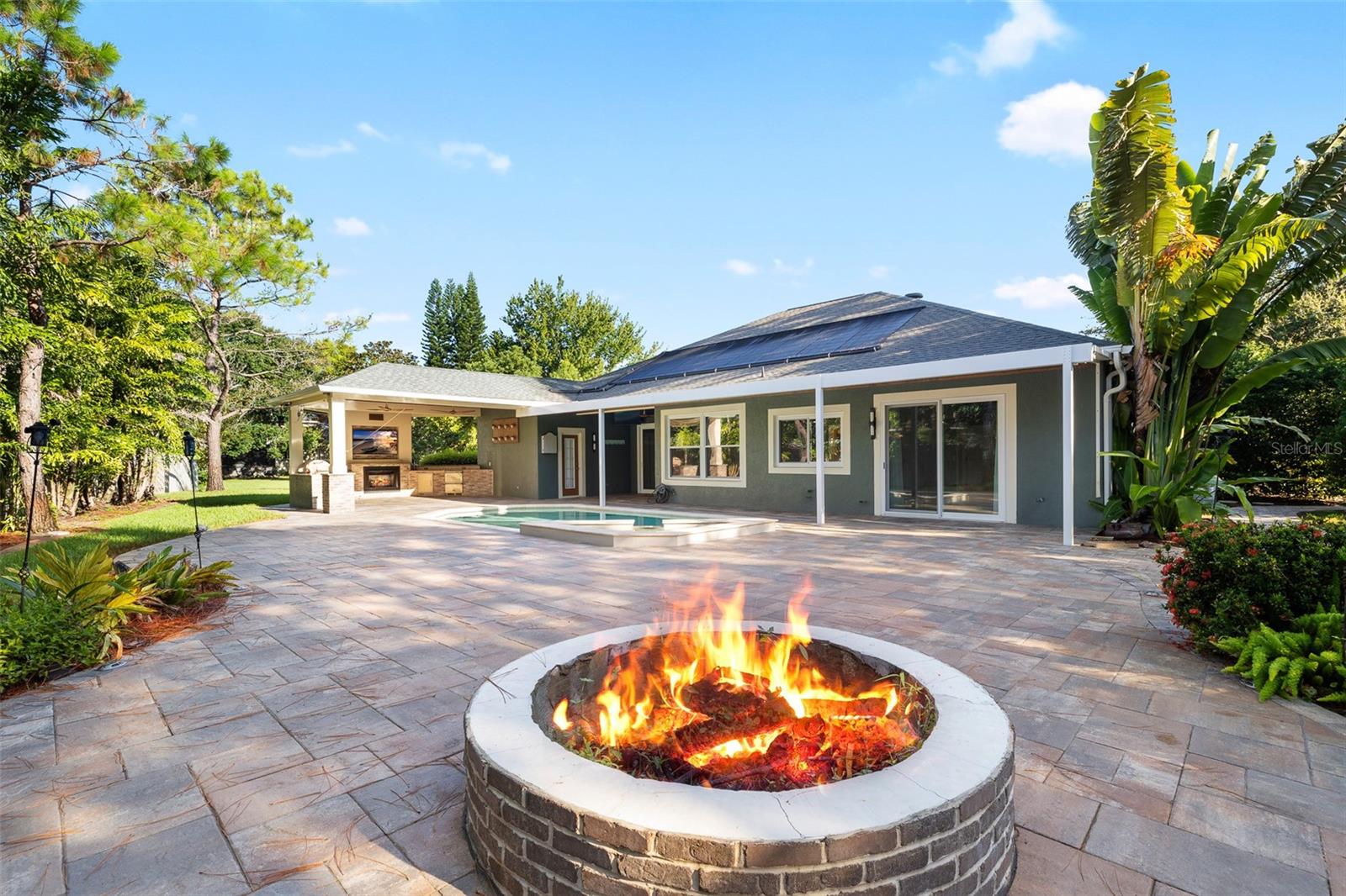 Fire Pit & Outdoor Oasis