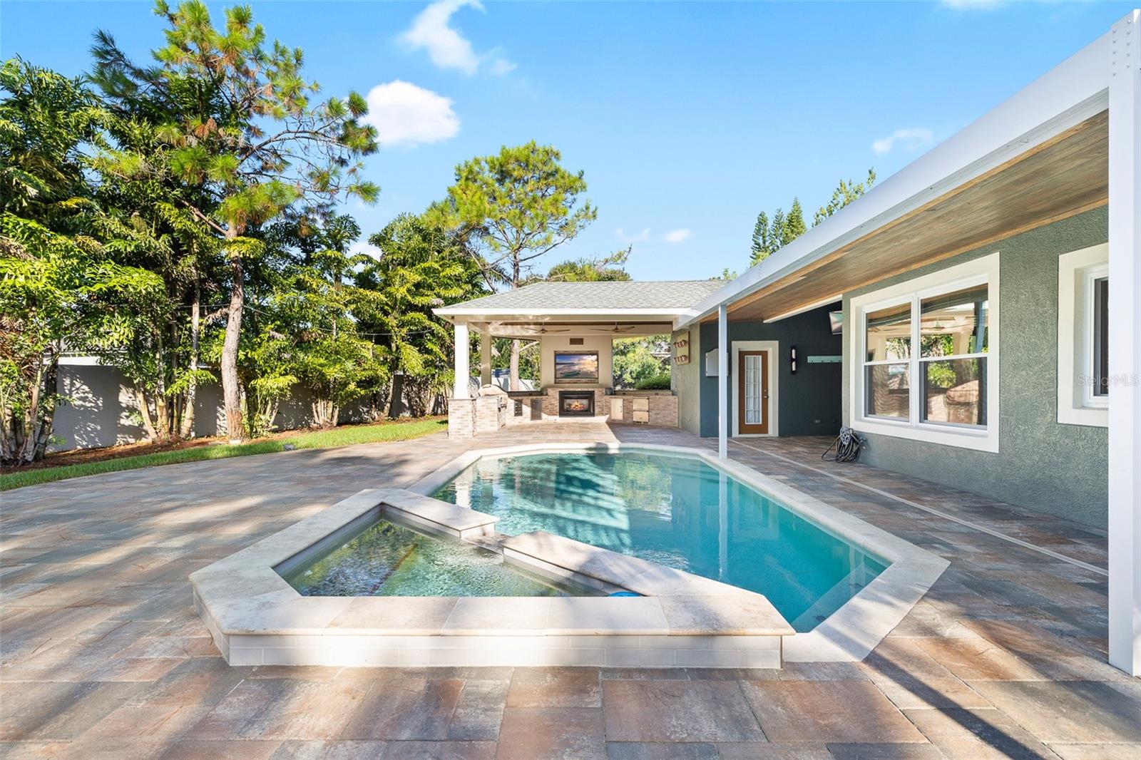 Pool & Spa