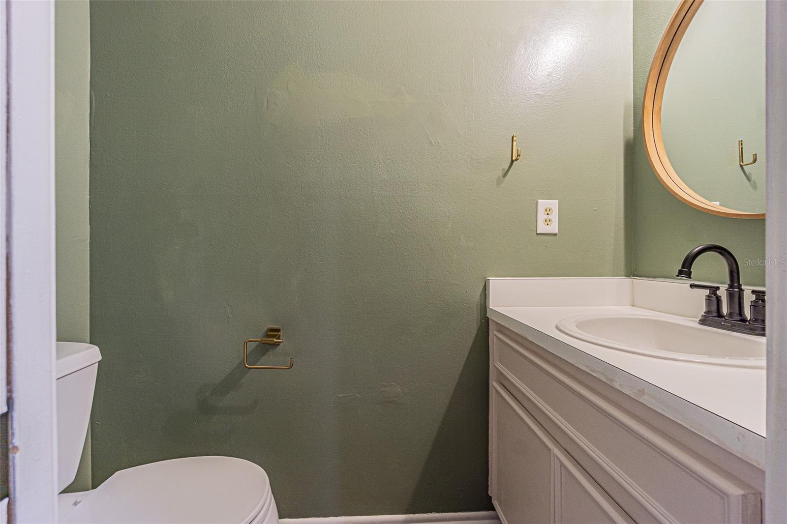 1/2 bath downstairs
