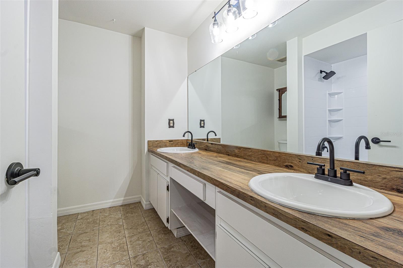 Primary bath