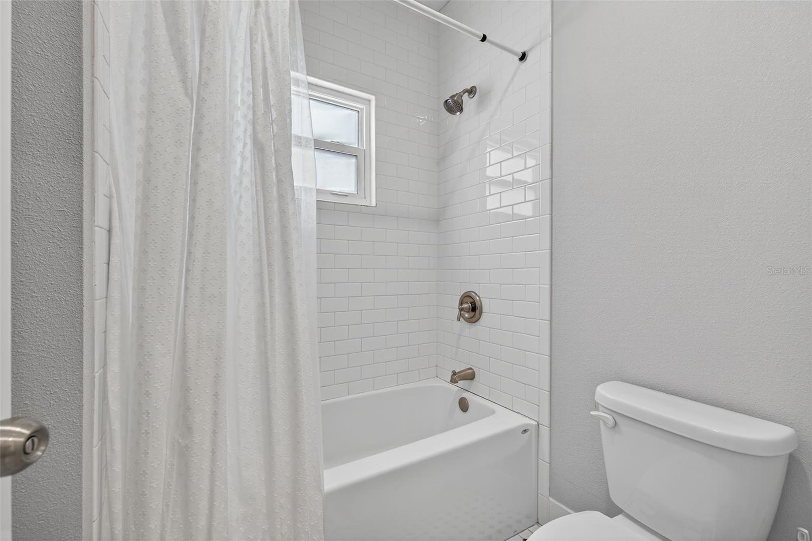 Shower/Tub