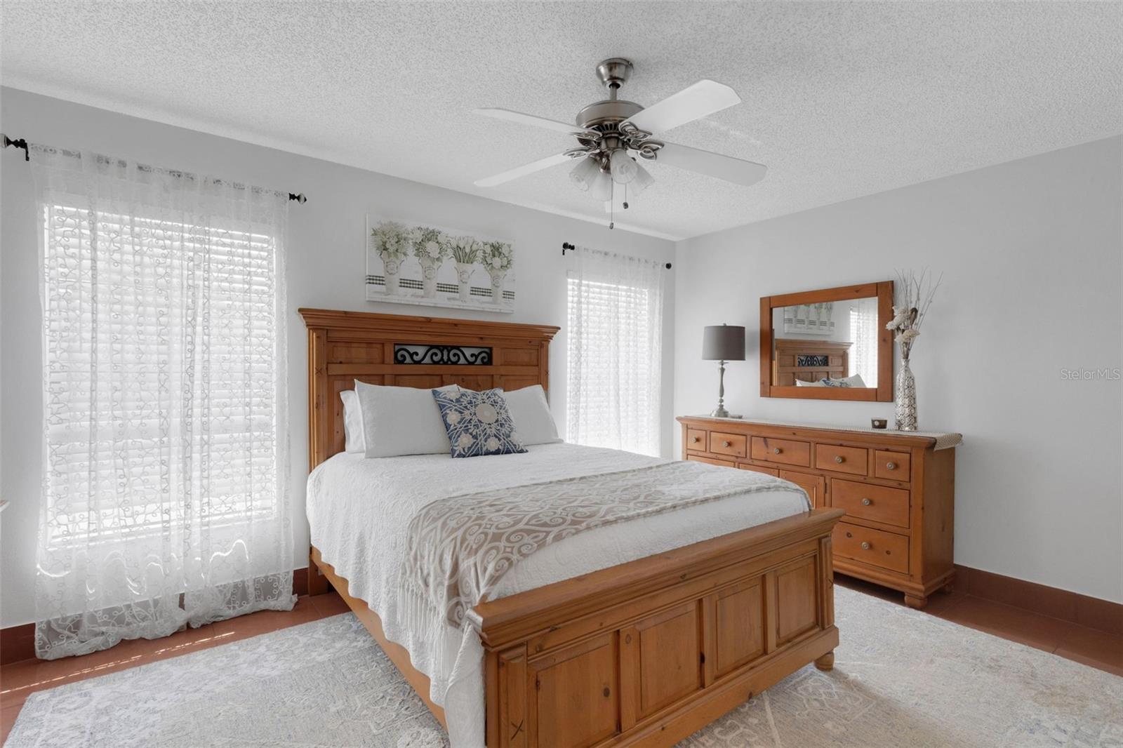 Light and bright with 2 windows