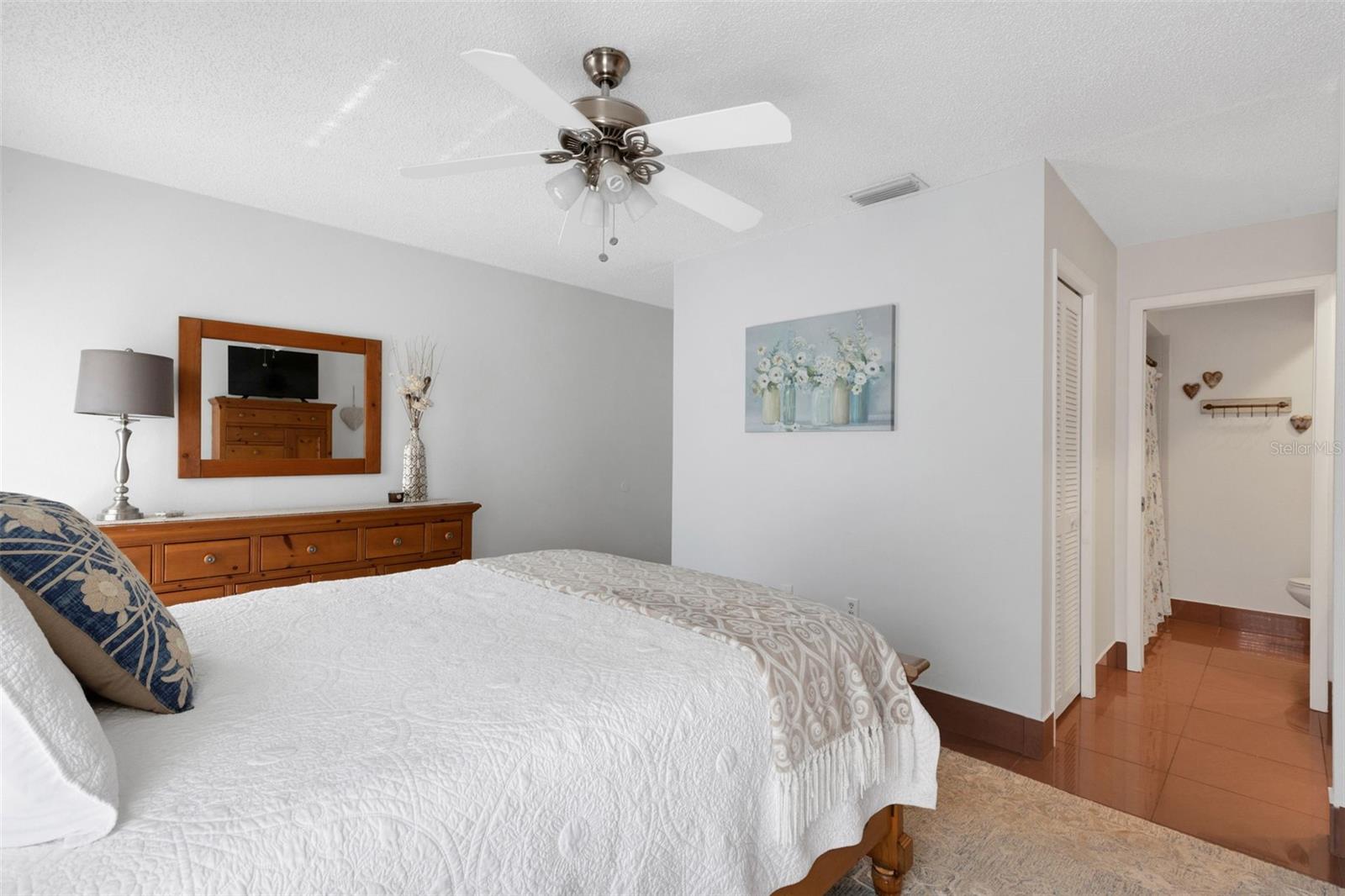 Large walk in closet and Ensuite
