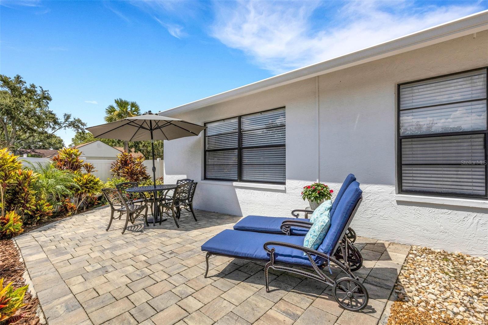 Plenty of room for relaxing and enjoying the Florida Sunshine