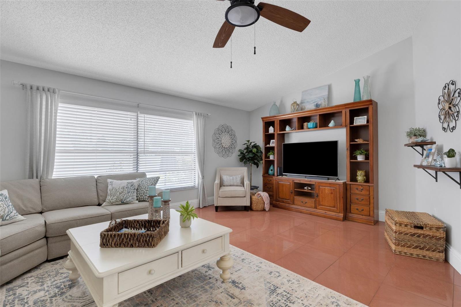 Stunning, Large 24" ceramic tile throughout
