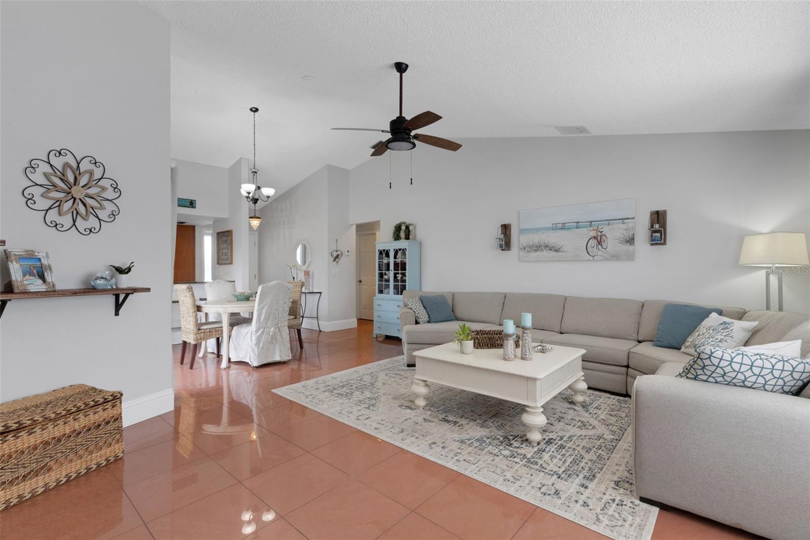 And Wow, Vaulted ceilings!