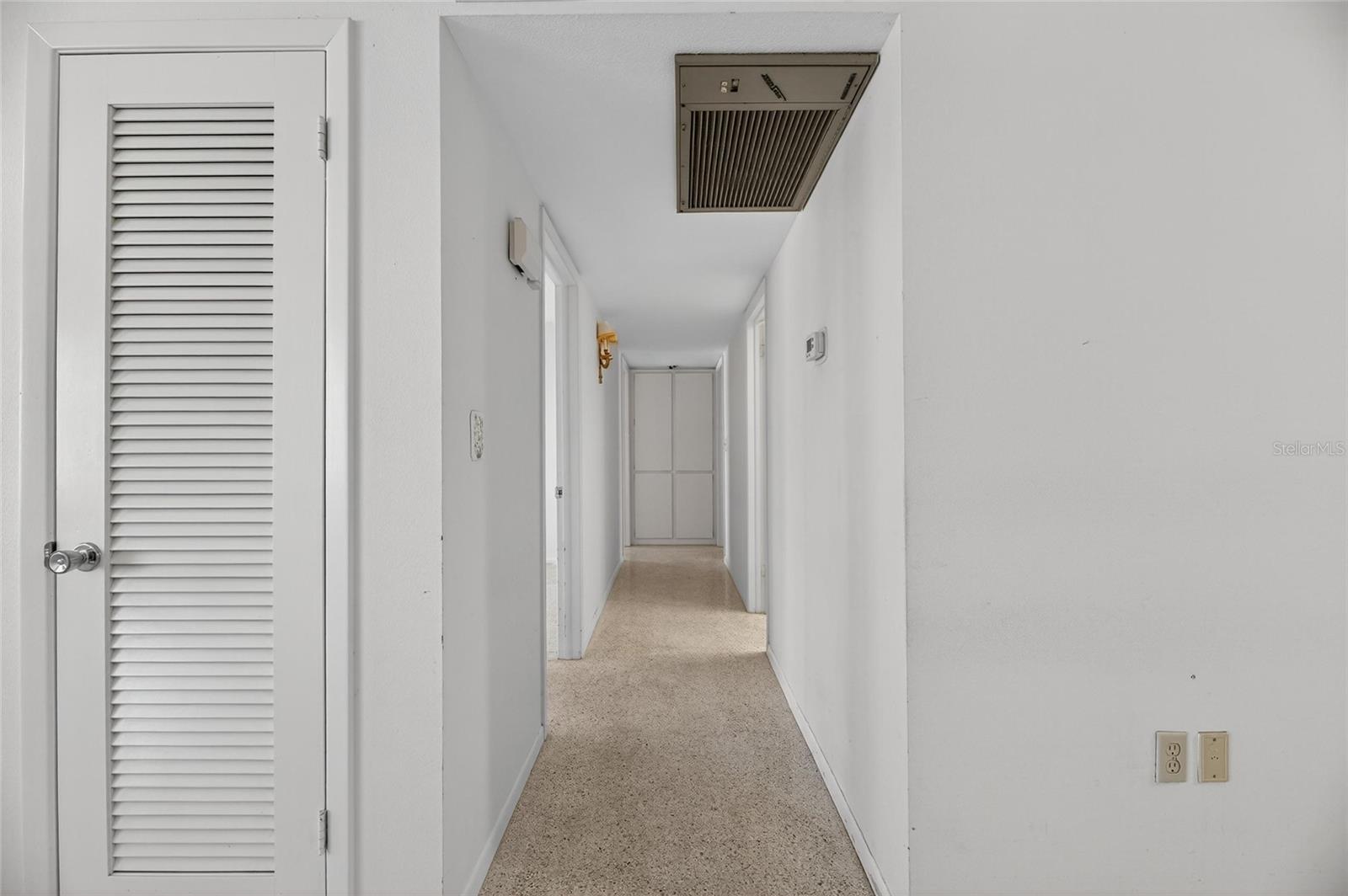 Hallway to 2nd bathroom/bedroom