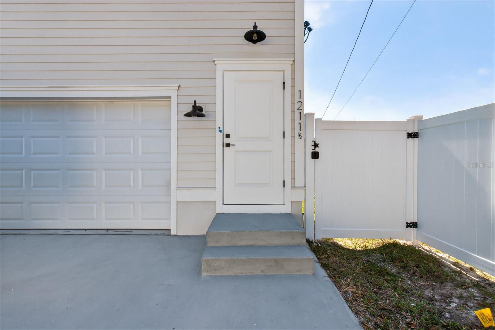 2-Car garage with separate entrance to ADU