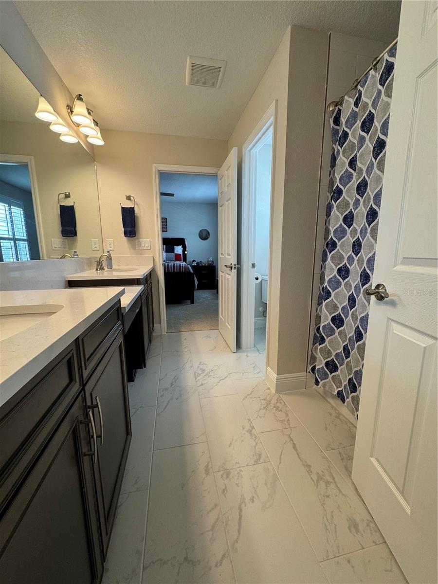 Jack & Jill Bath 4