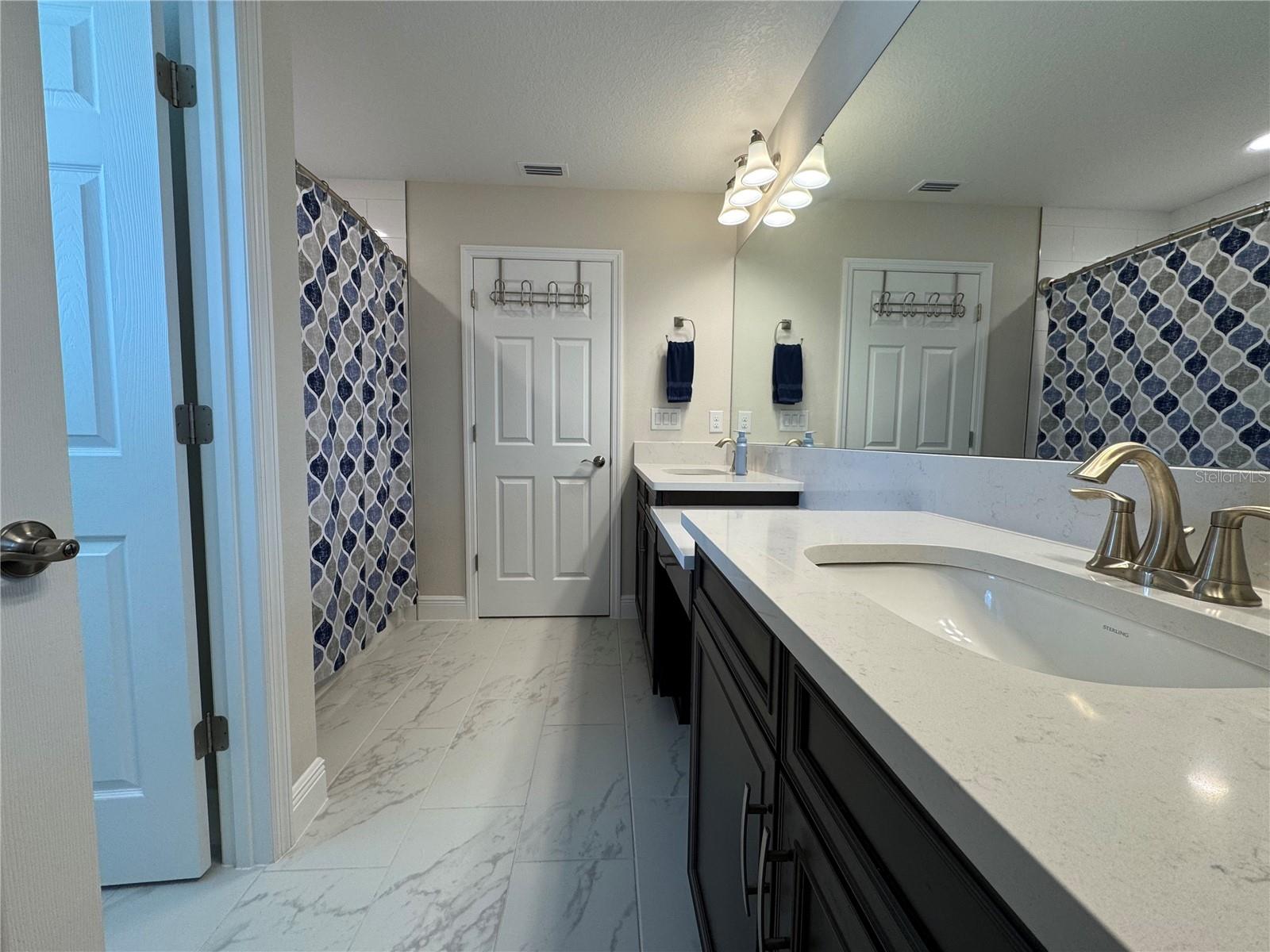 Jack & Jill Bath 4