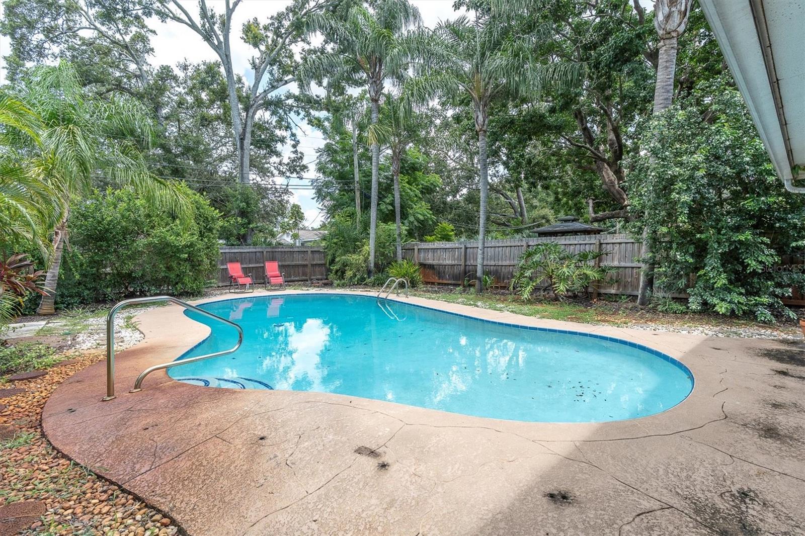 9' Deep Pool