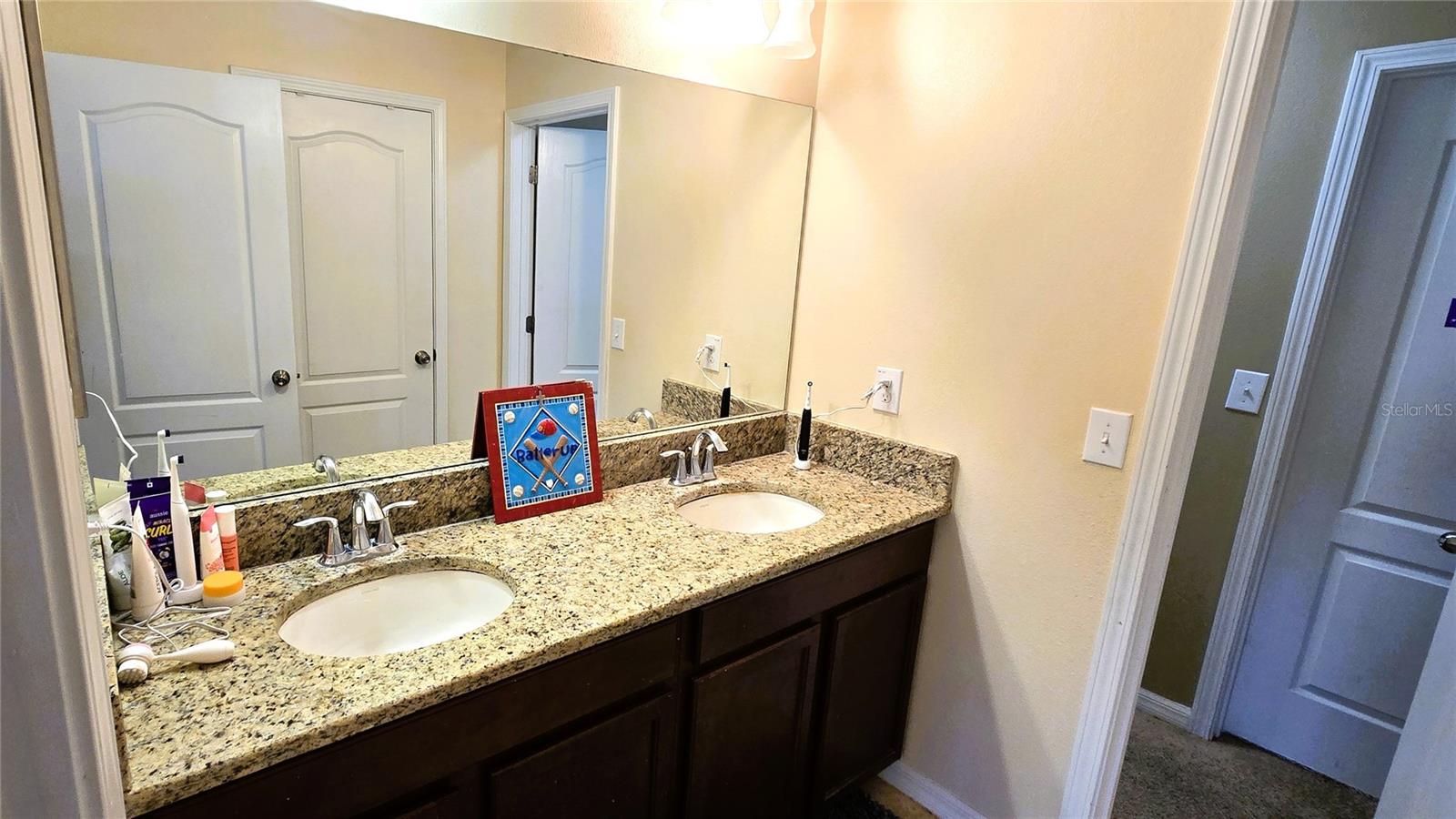 jack and jill bath off beds 3 and 4 off of loft