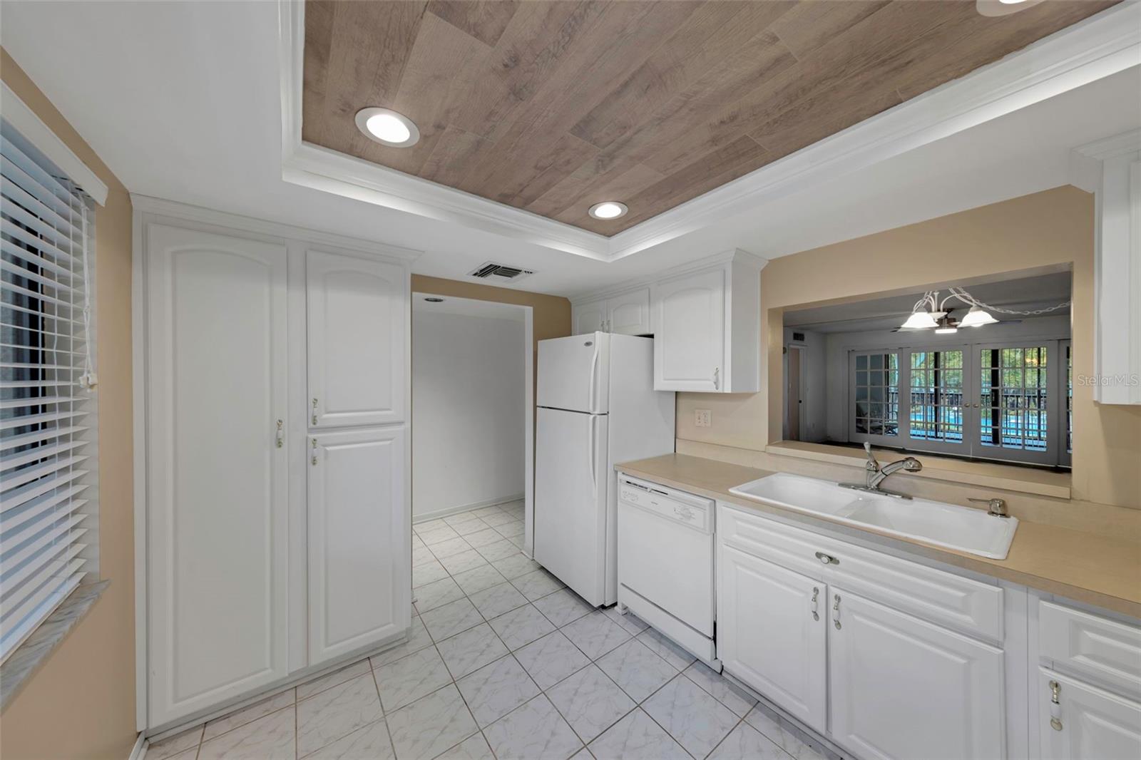 Kitchen - Right View