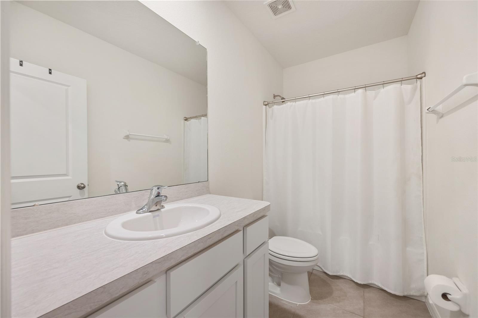2nd floor full bathroom