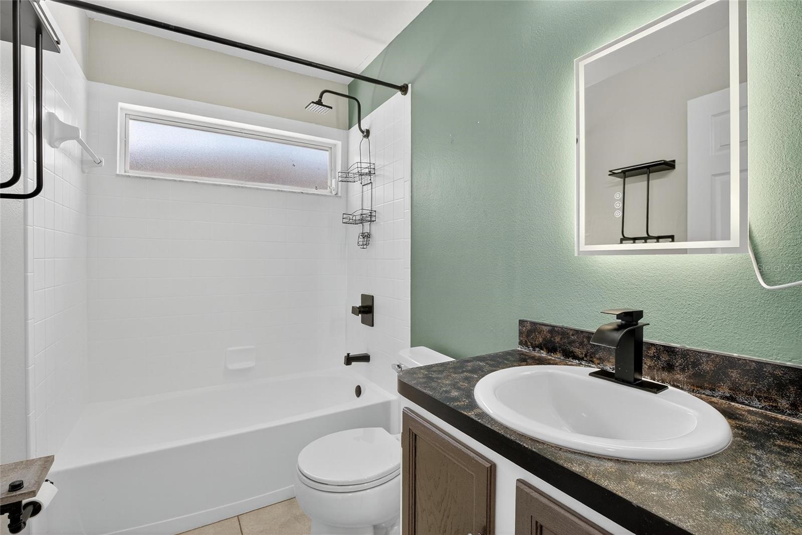 Full Bathroom between Secondary Bedrooms