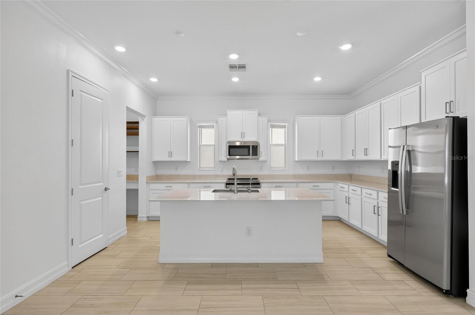GOURMET KITCHEN