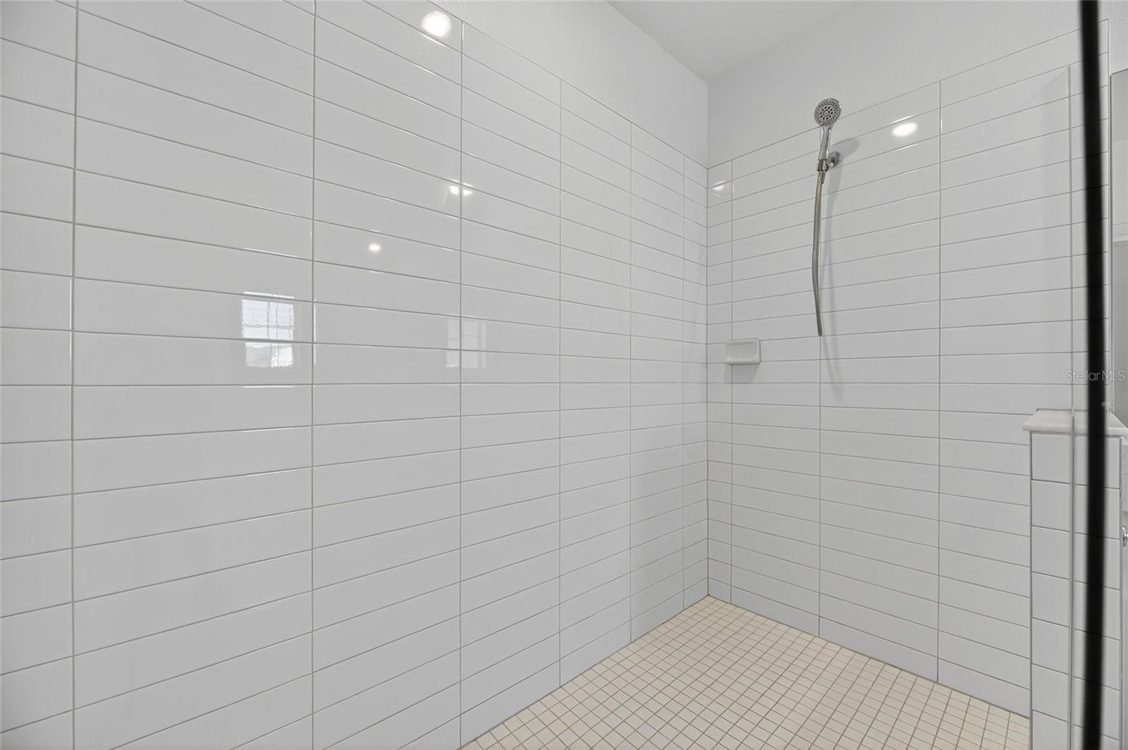 SUPER SHOWER