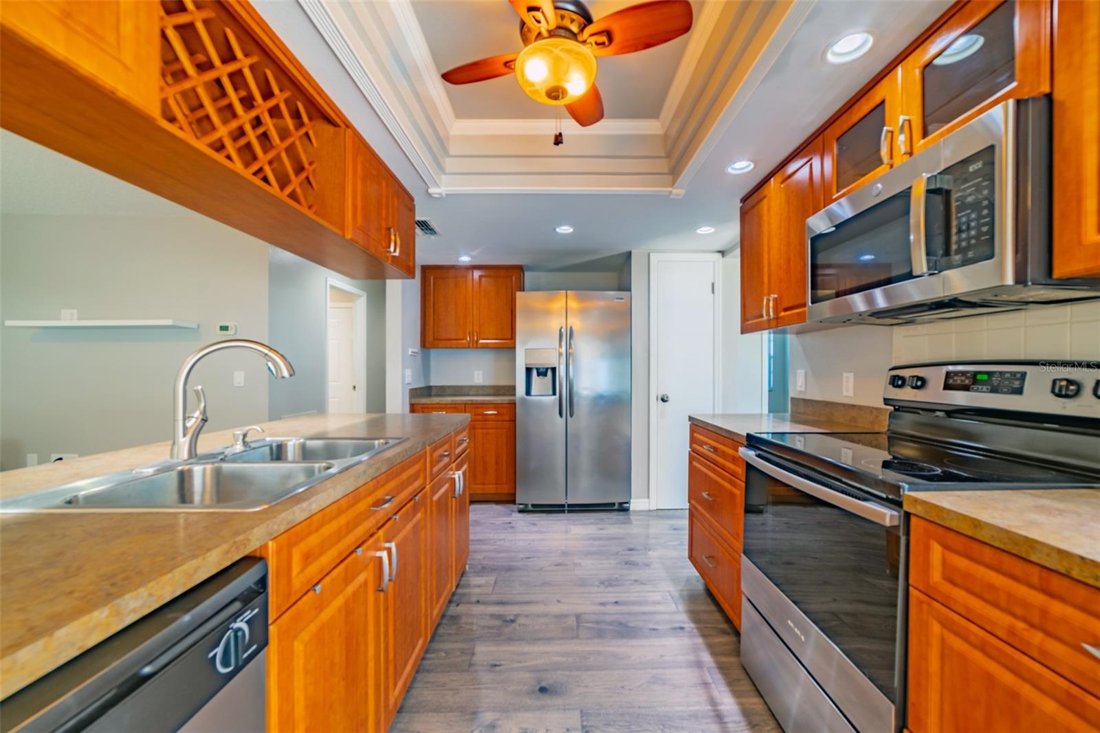 Kitchen incl: Microwave & Dishwasher