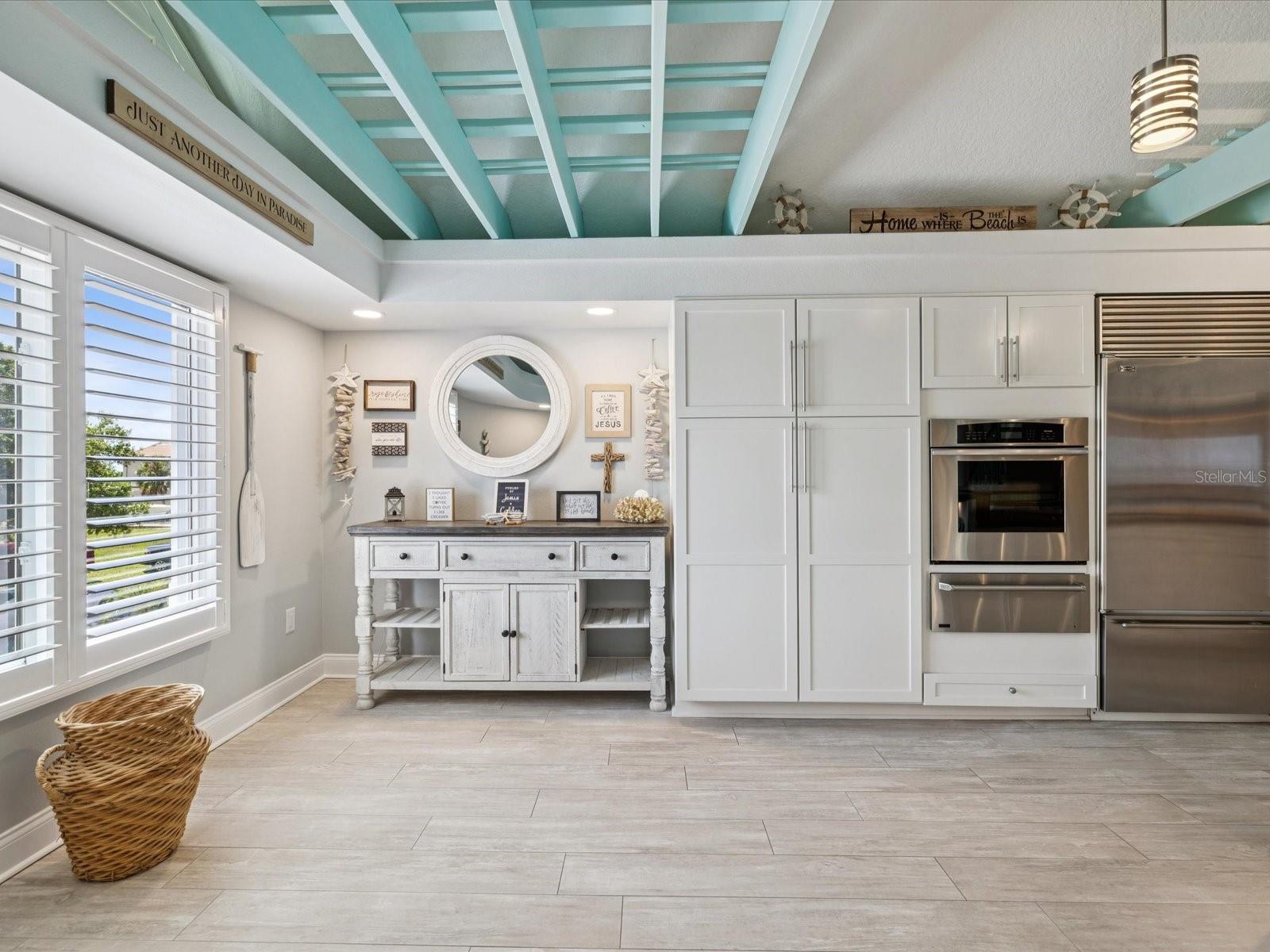 Eat in kitchen