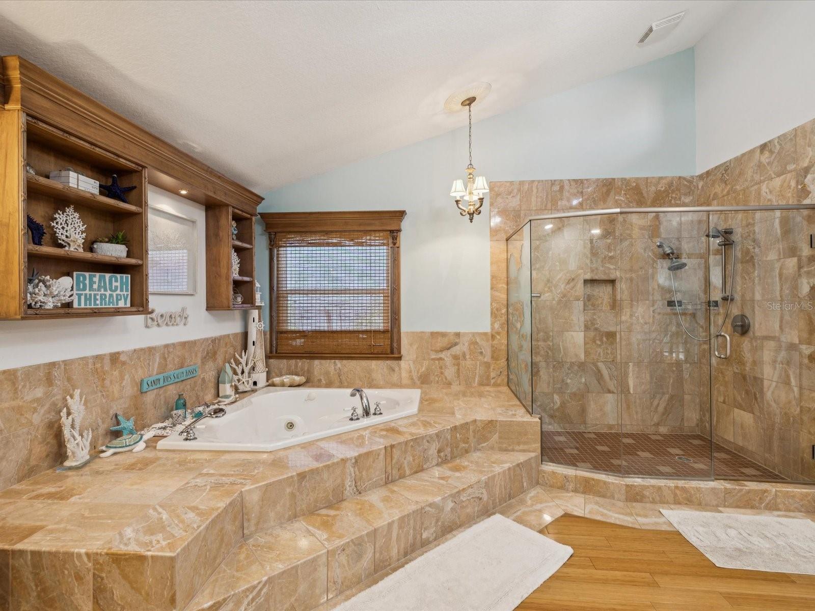 Ensuite jet tun with separate shower