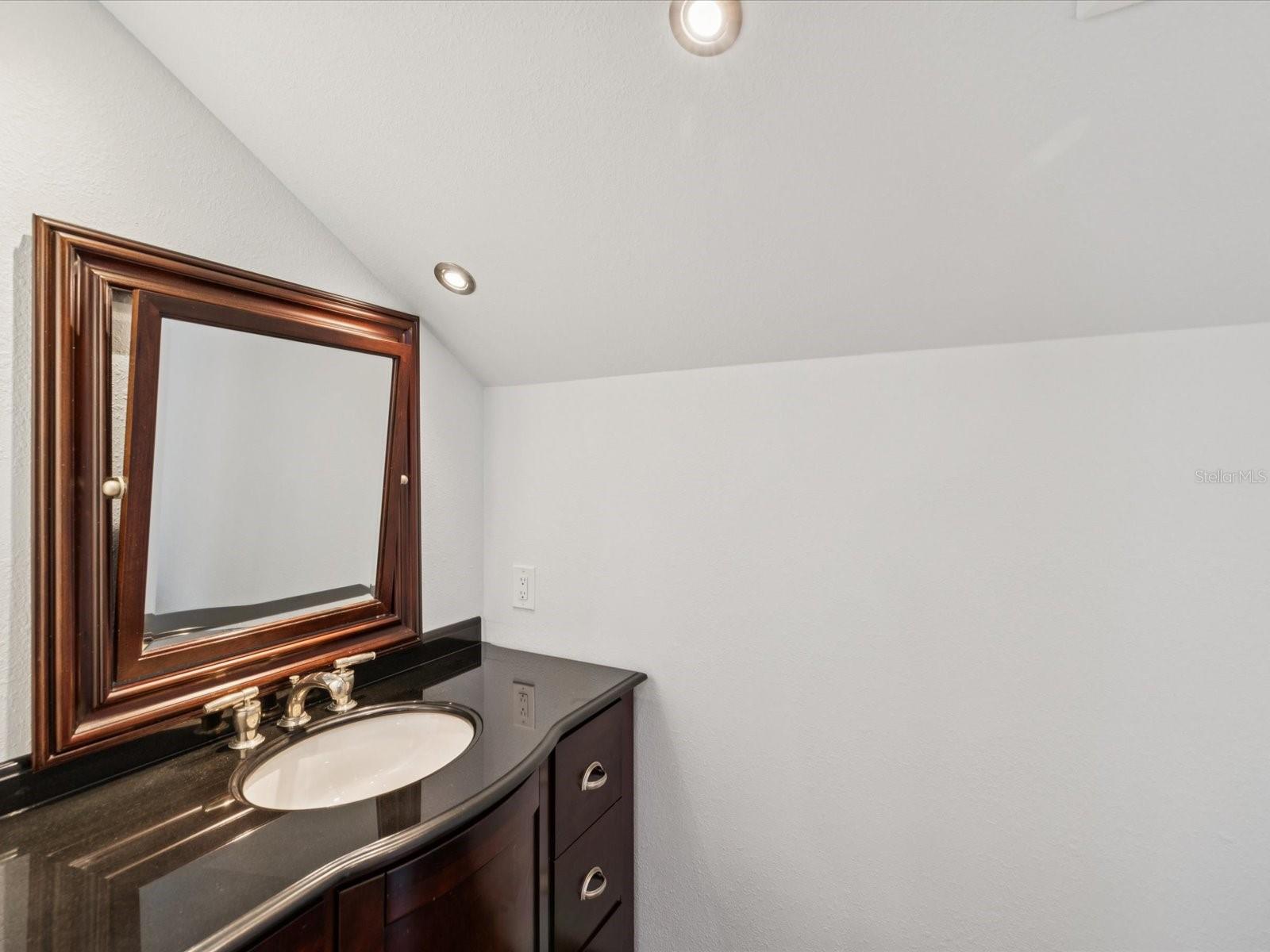 2nd ensuite half bathroom