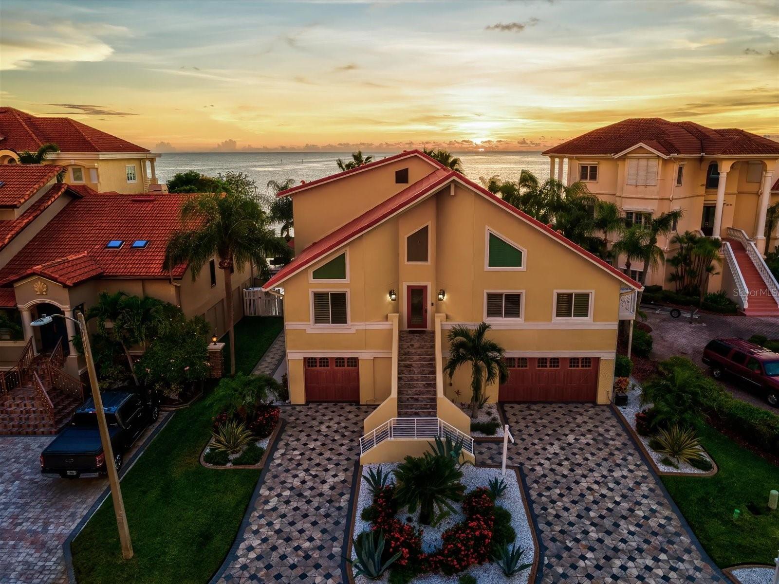 Watch virtual tour for more details