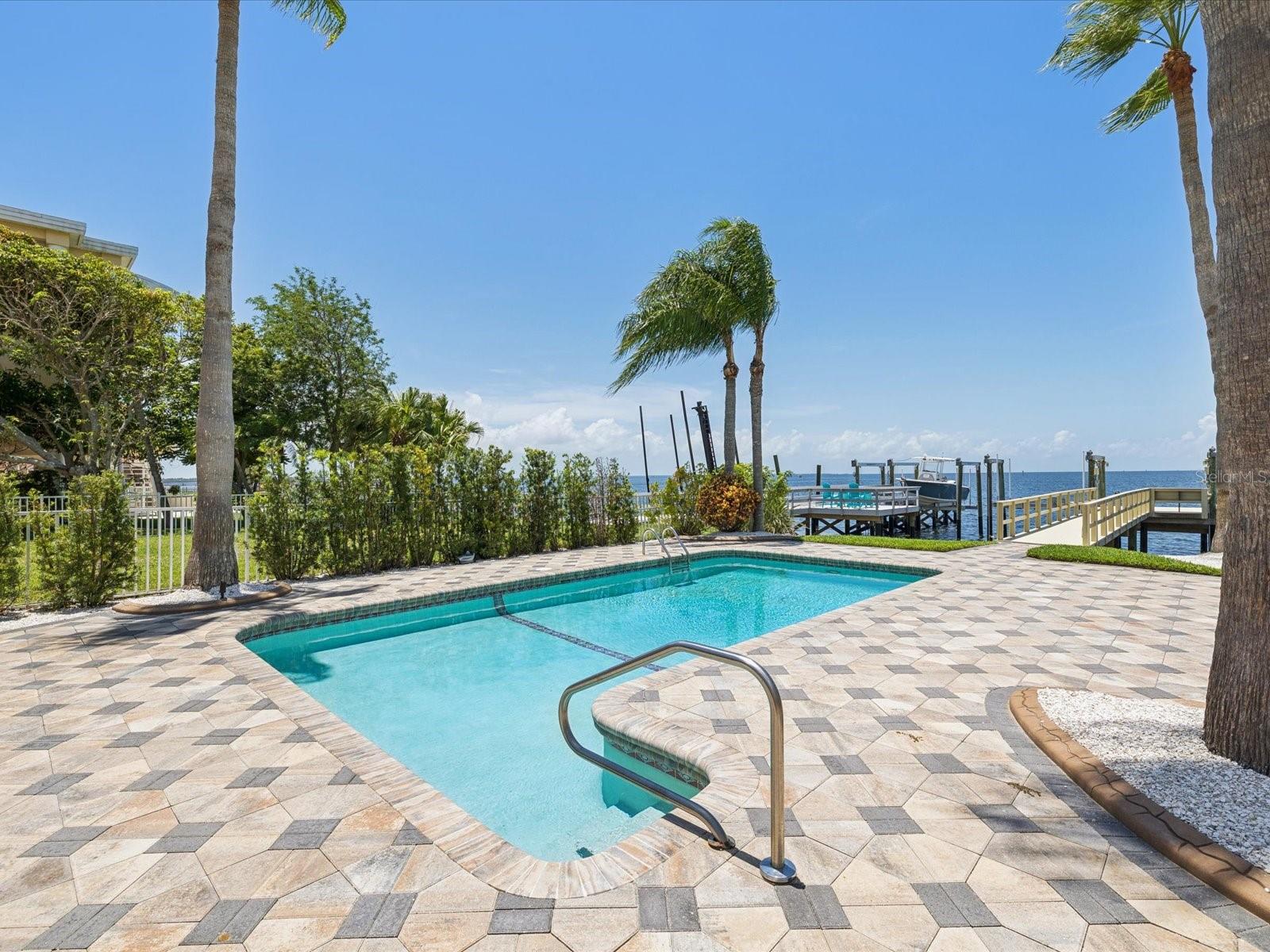 Watch virtual tour for more details