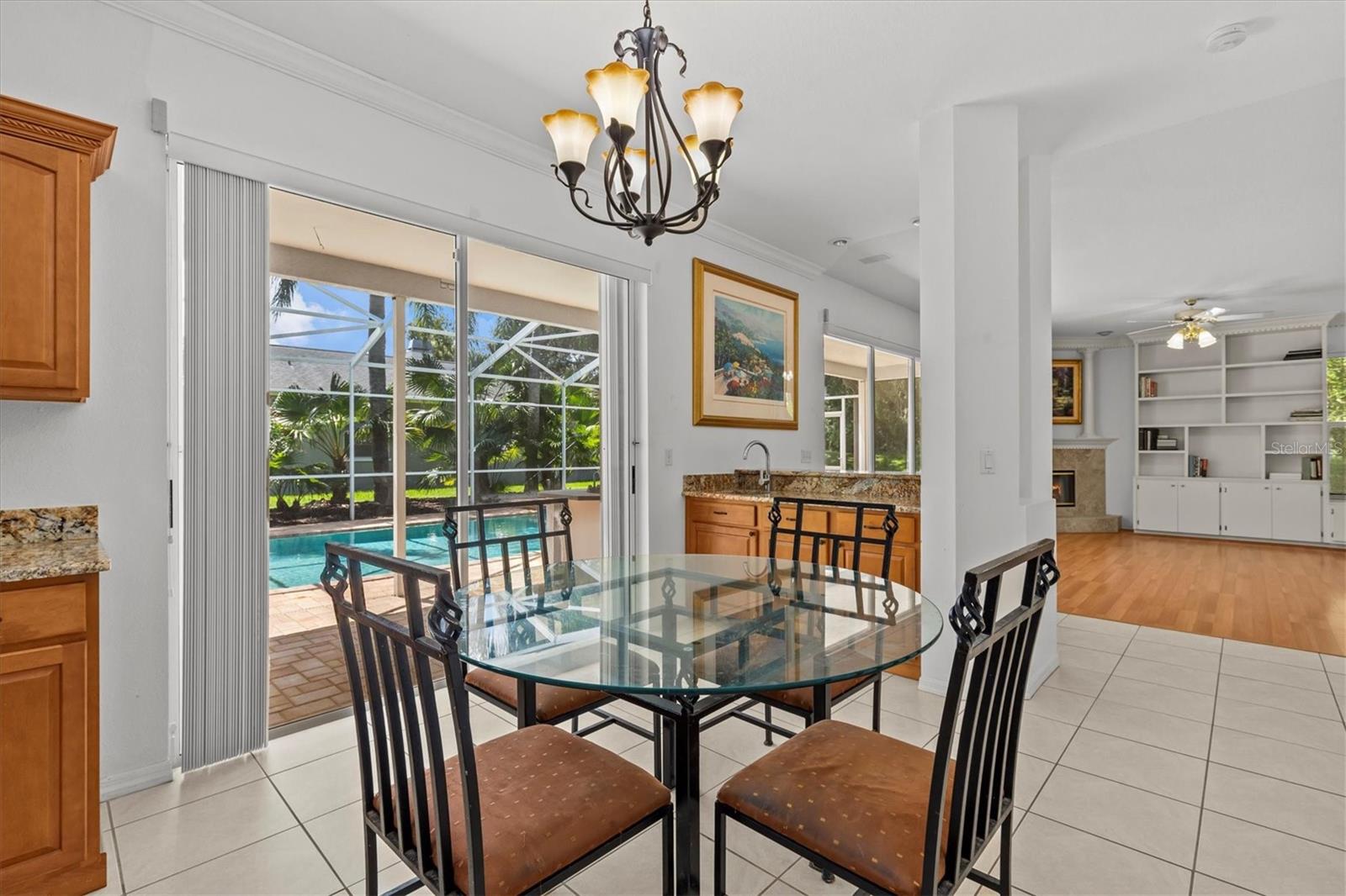 breakfast nook and wet bar