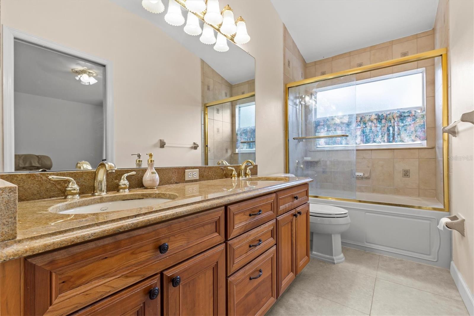 2nd floor hall bath