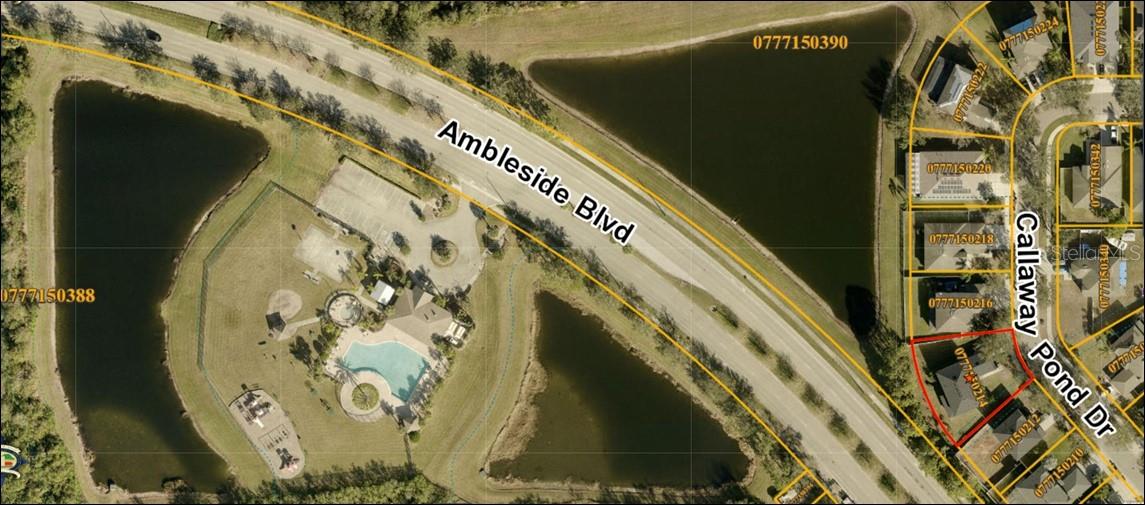 2 Minute walk to large Community Pool