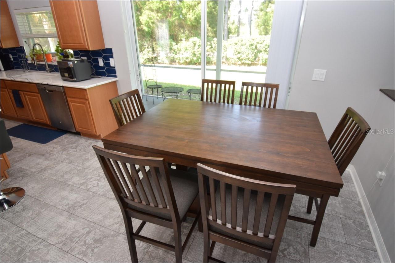 Dinette onto Lanai