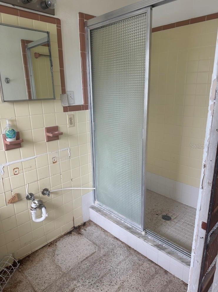 The primary bathroom is ready for a fabulous remodel!