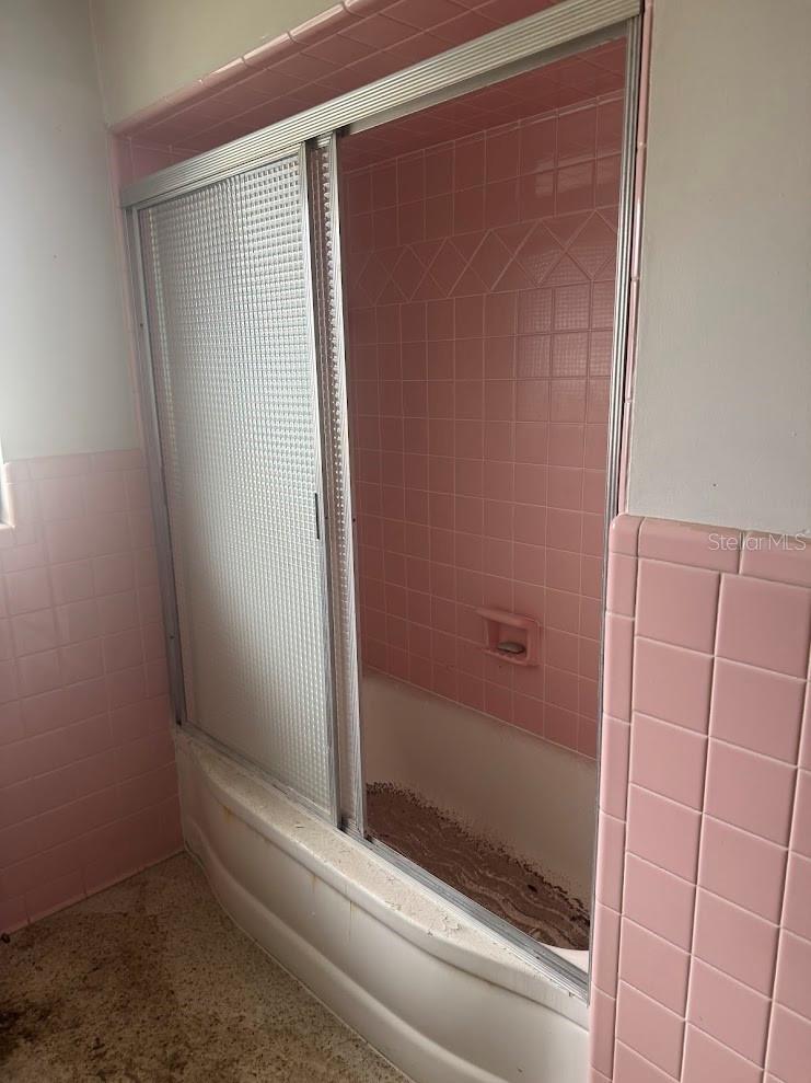 The tub is cast iron.  Bring your imagination and create a beautiful bathroom.
