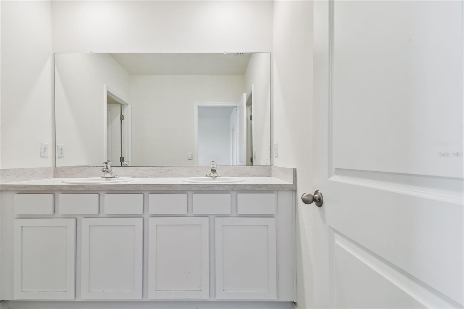Dual vanities