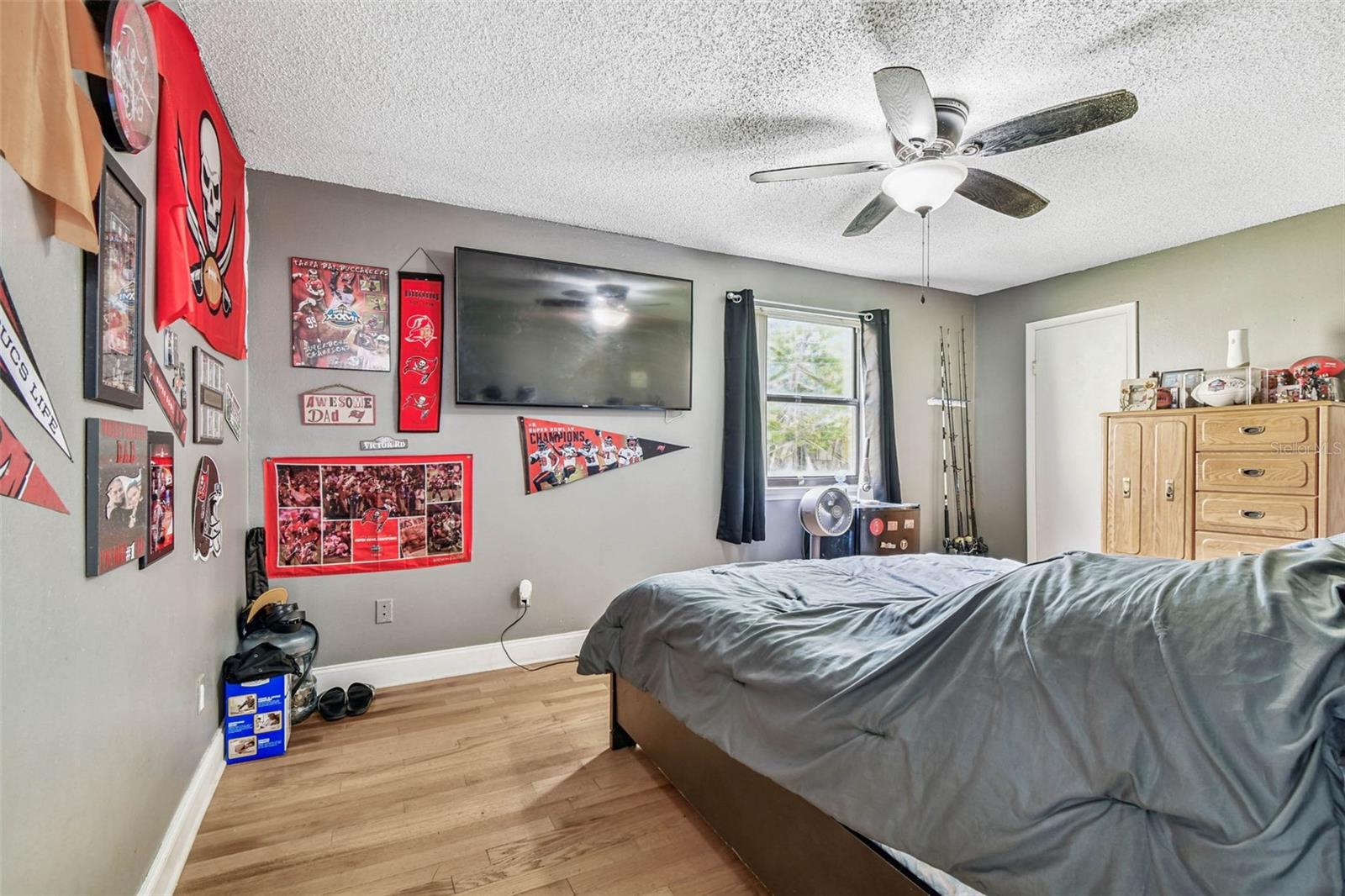 DOWNSTAIRSMASTER SUITE!
