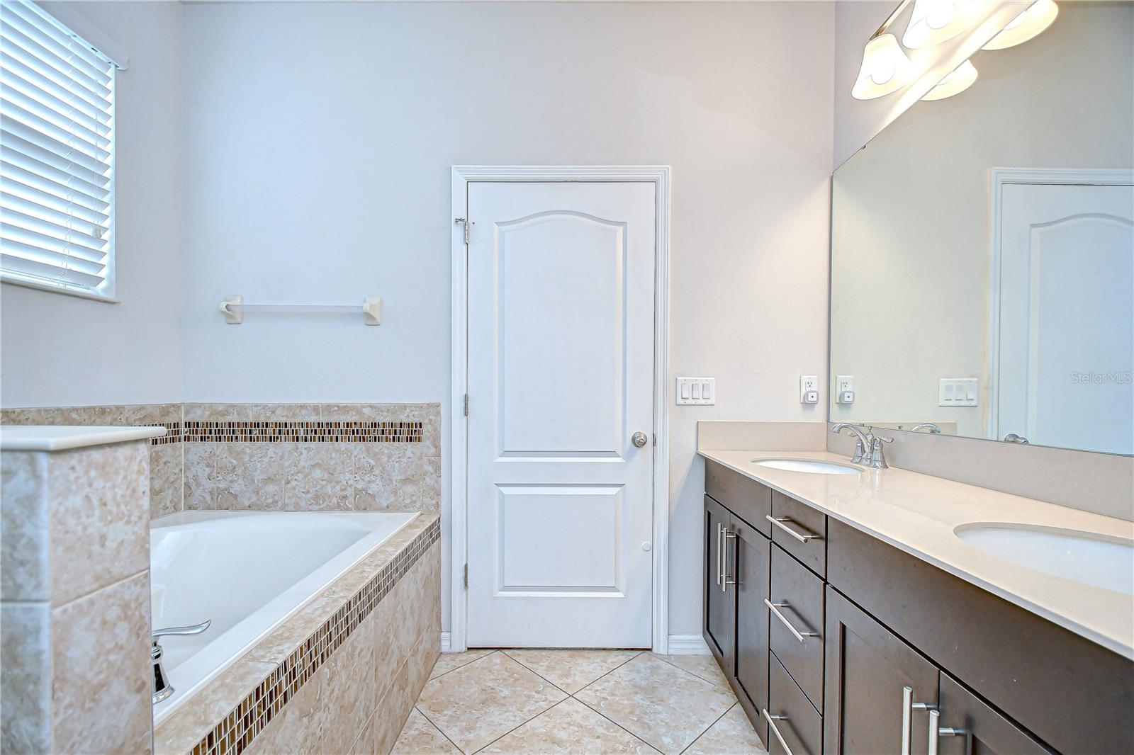 Deep soaking tub!