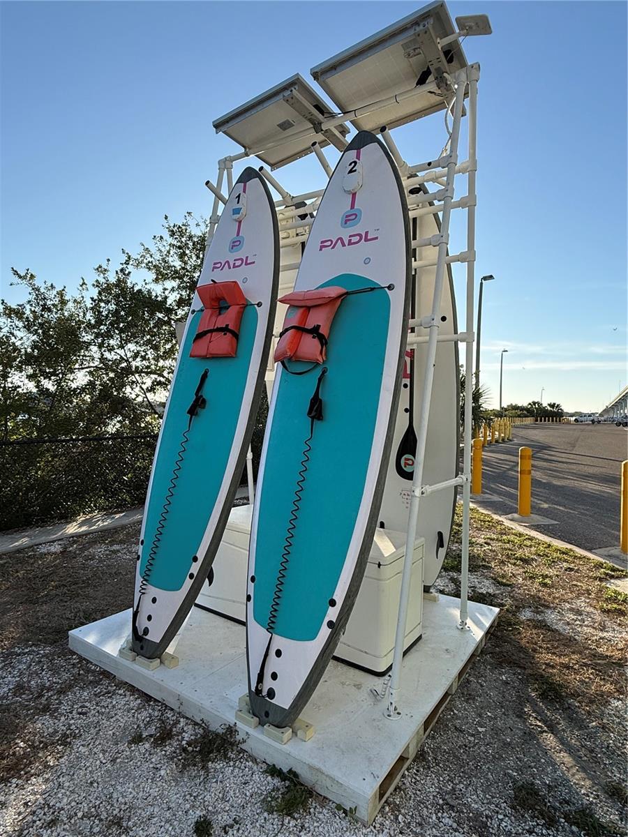 Grab your paddle board and fishing poles. Live the FL lifestyle to the fullest only 8 mins away to Bellaire Causeway Boatramp