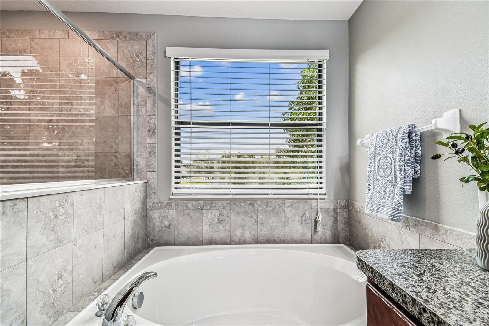 Soaking tub