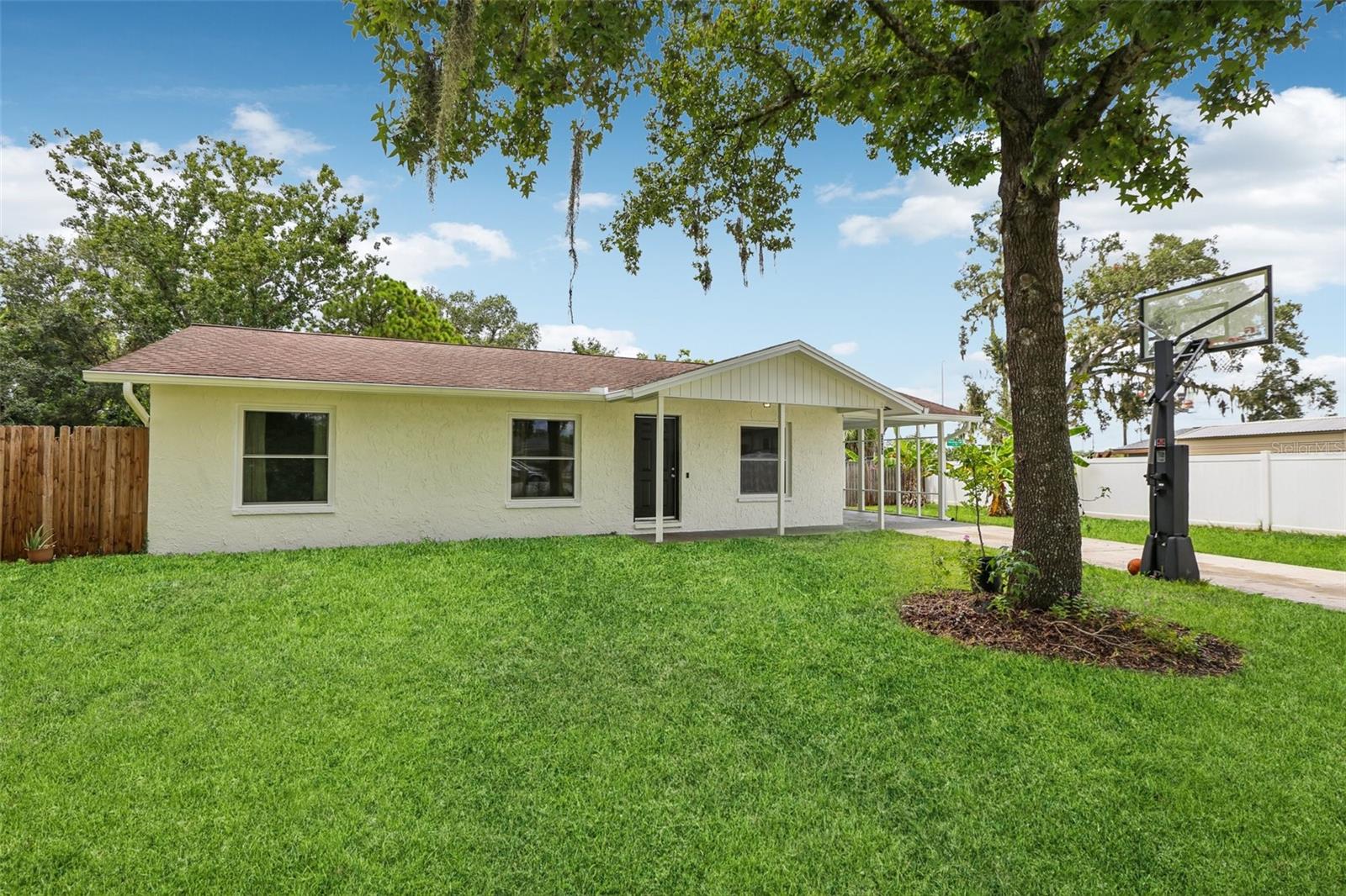Welcome home to 2307 N Warnell Loop Plant City, FL 33563