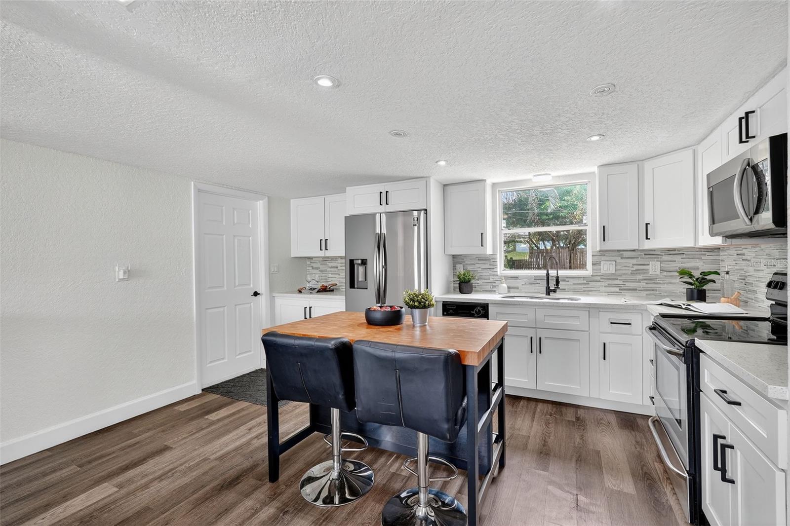 Eat-In Kitchen