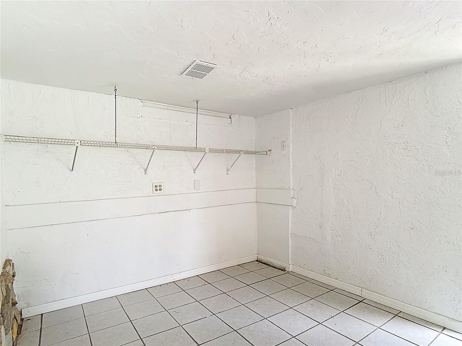 Bonus room or office (could be a 3rd Bedroom)