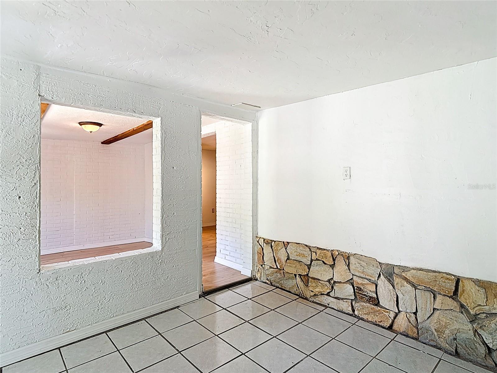 Bonus room or office (could be a 3rd Bedroom)