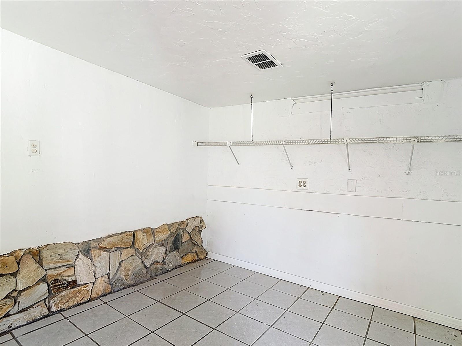 Bonus room or office (could be a 3rd Bedroom)