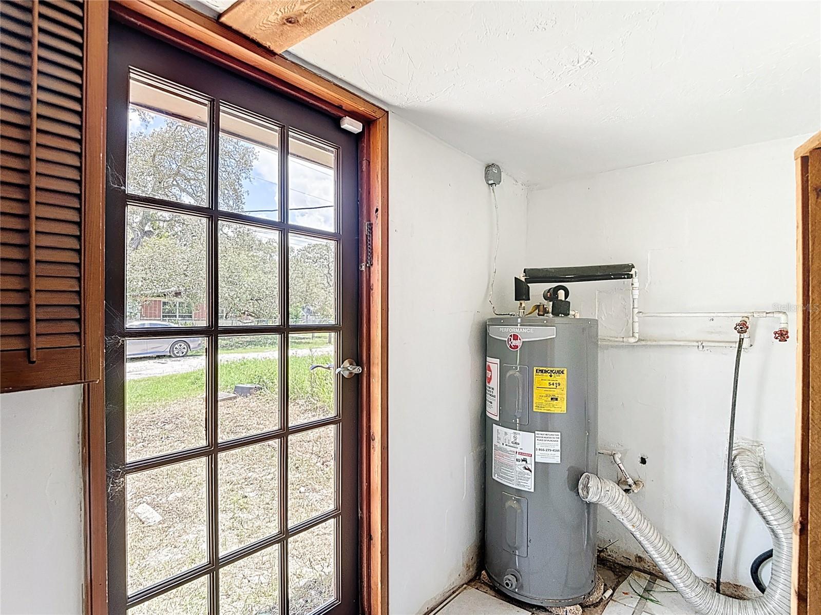 Hot water heater
