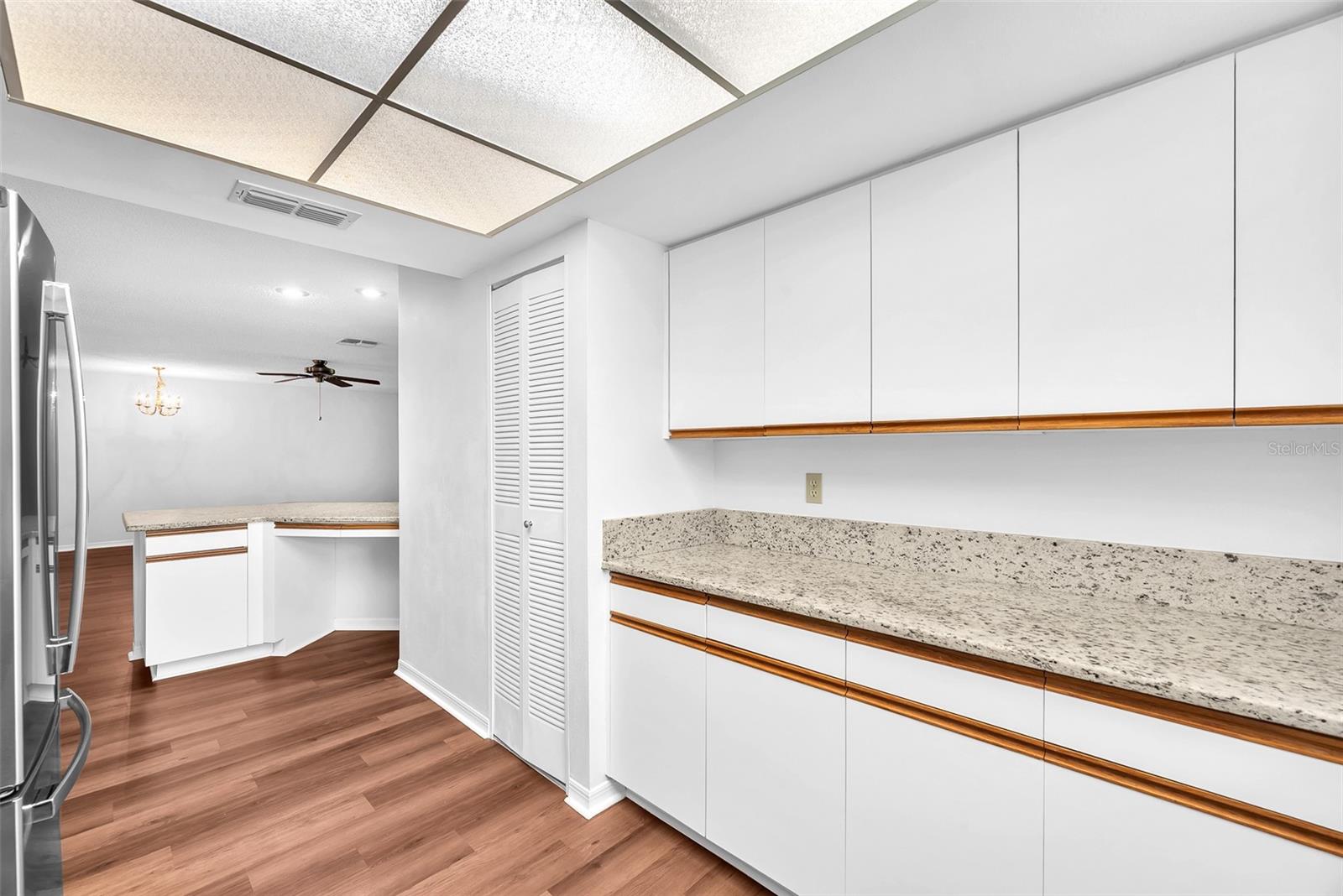 Closer look at the breakfast bar. There is room for 3 stools.