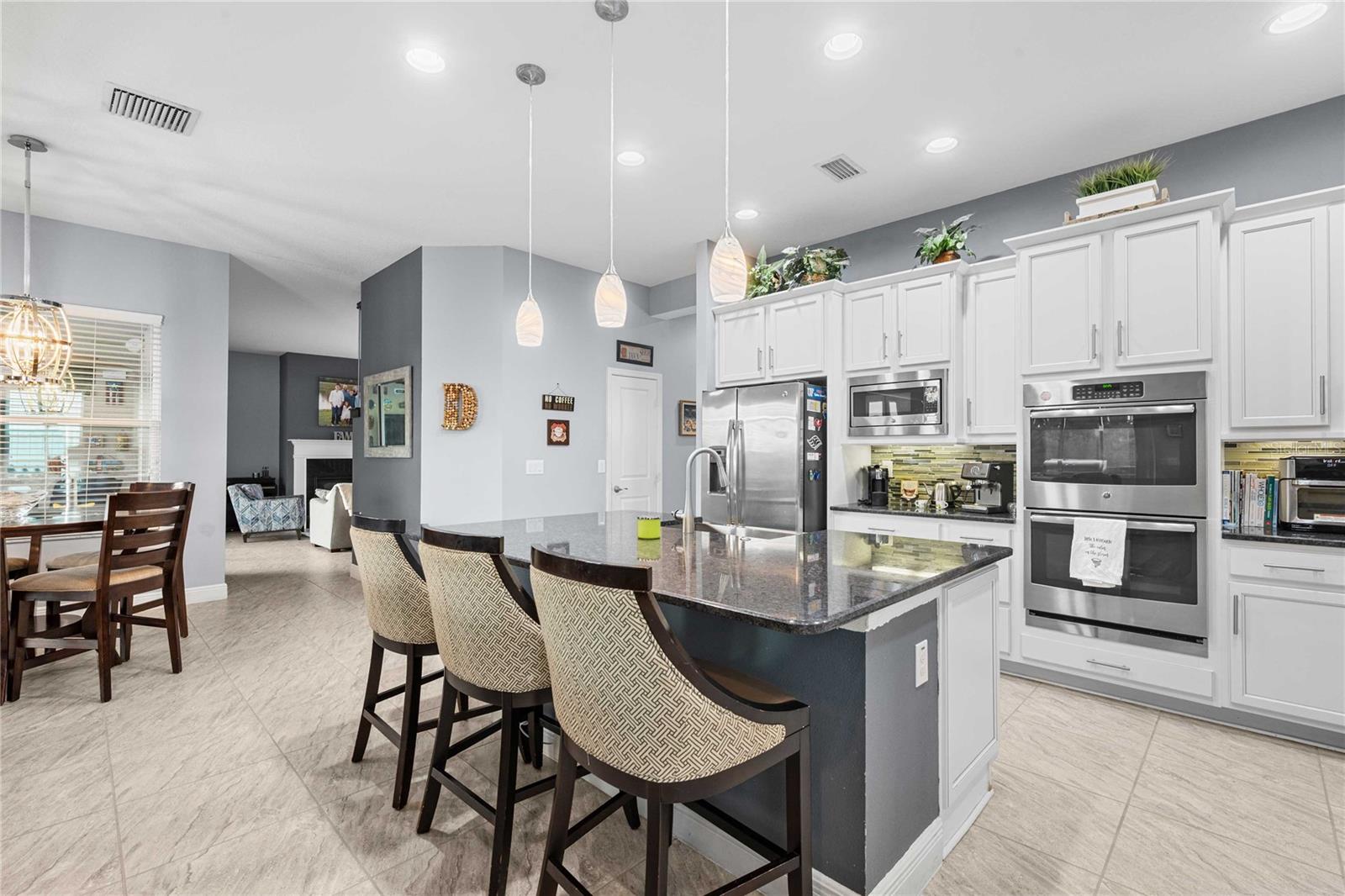 Kitchen with breakfast bar