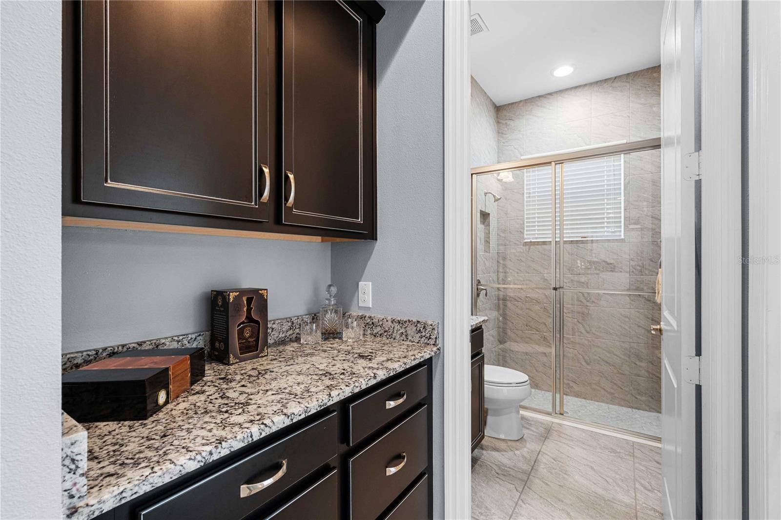 Bar nook area with full/pool bath
